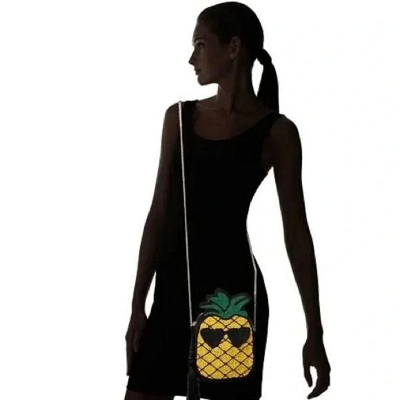 Circus by Sam Edelman Velma Beaded Pineapple Shape Hearts Chain Crossbody Purse - Picture 1 of 8